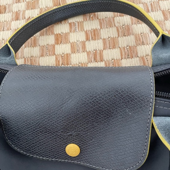 Perfect condition extra large longchamp  bag! - Picture 3 of 4